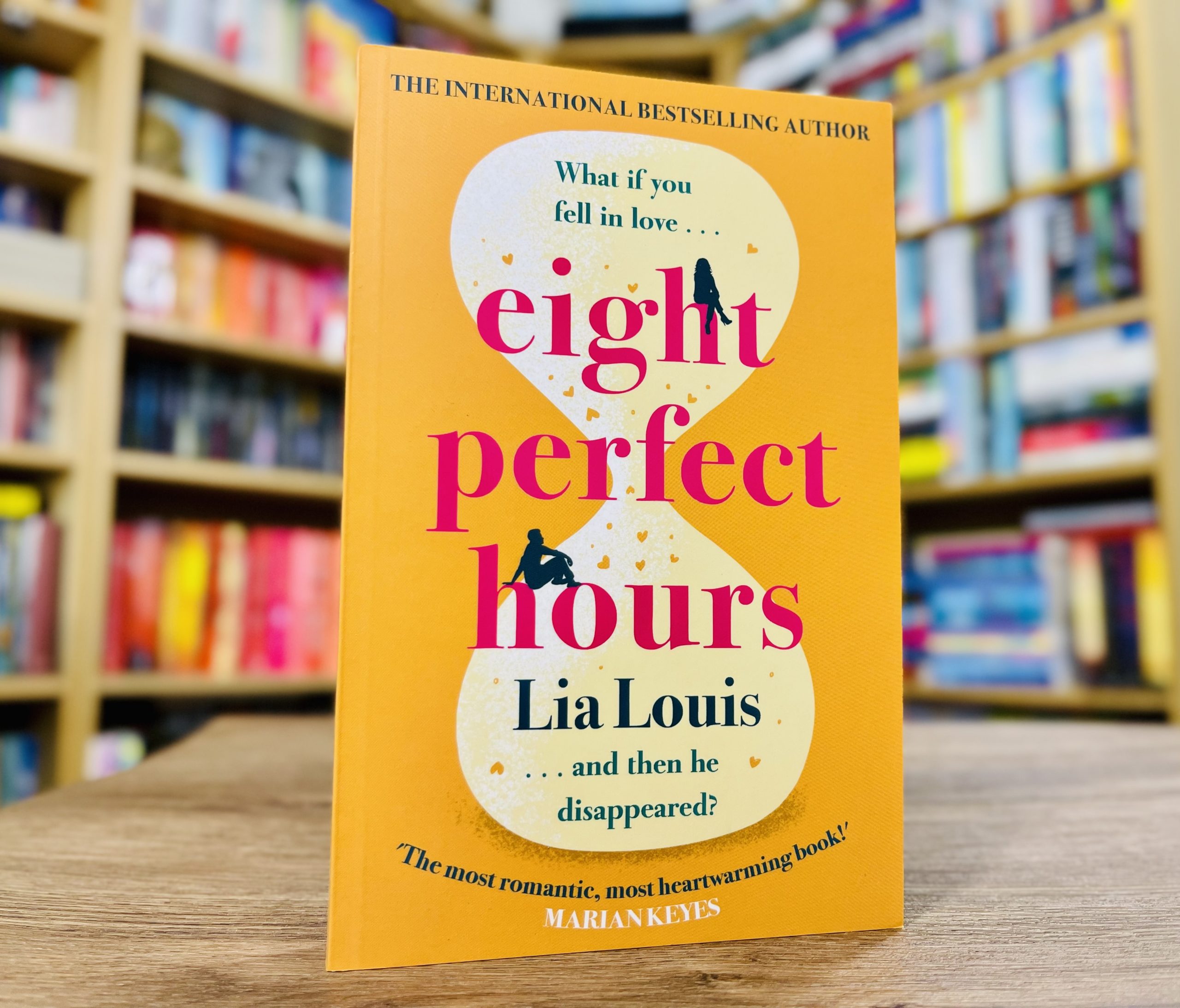 Eight Perfect Hours: A Novel: Louis, Lia: 9781982135942: : Books