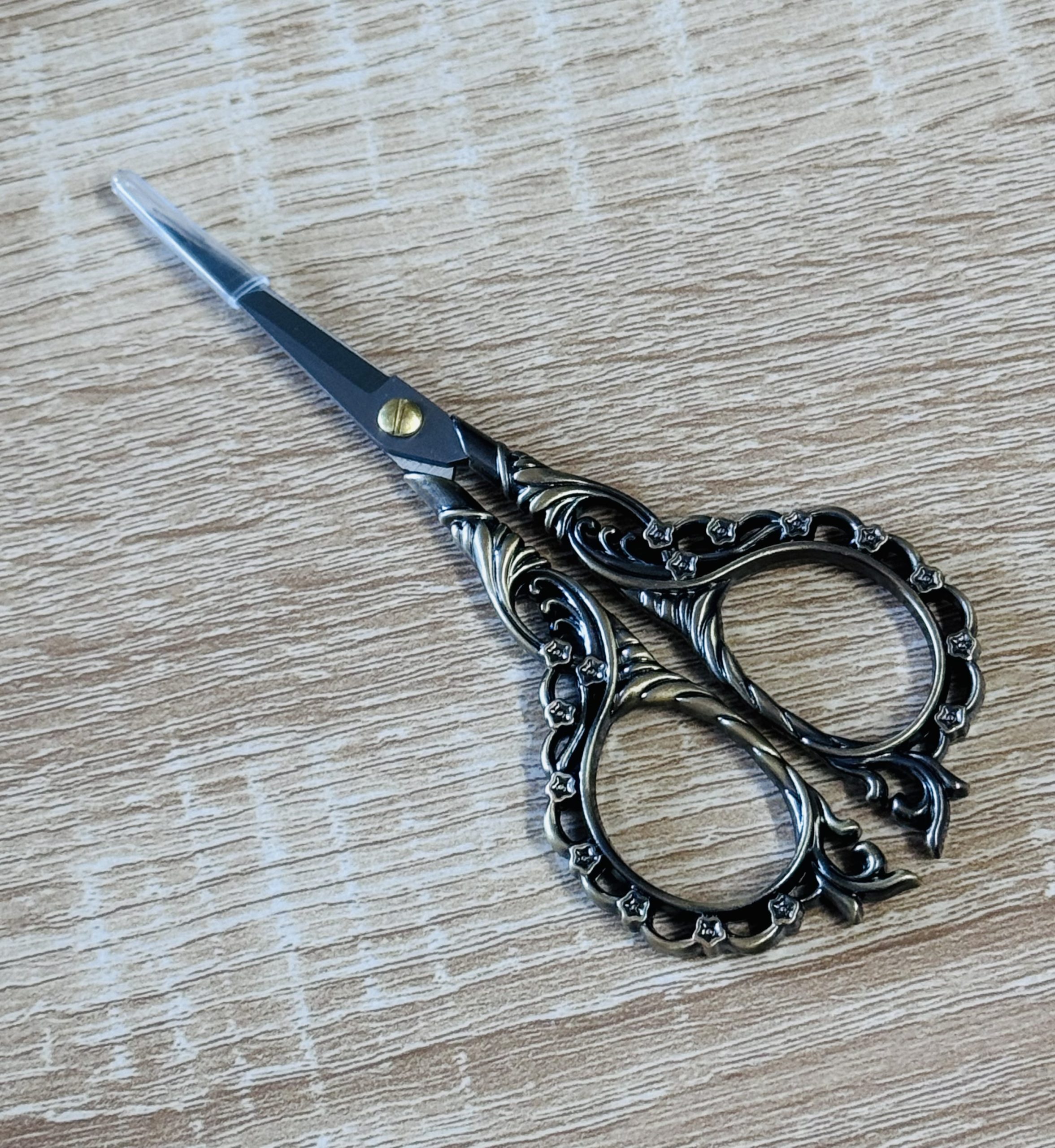 Vintage Style Zinc Alloy Scissors